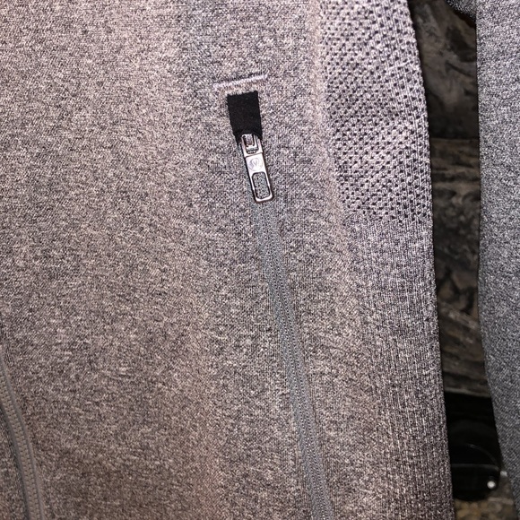 Lululemon - Men’s Zip-up - Small - Picture 5 of 11